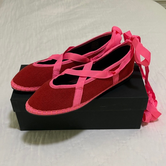 NWT Flabelus Women's Red and Pink Linen Ballet Flats - Picture 3 of 10